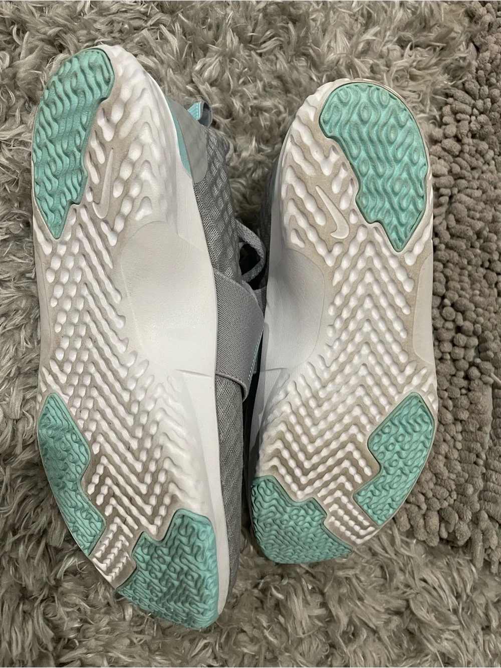 Nike Women's Light Gray and Aqua Athletic Sneakers